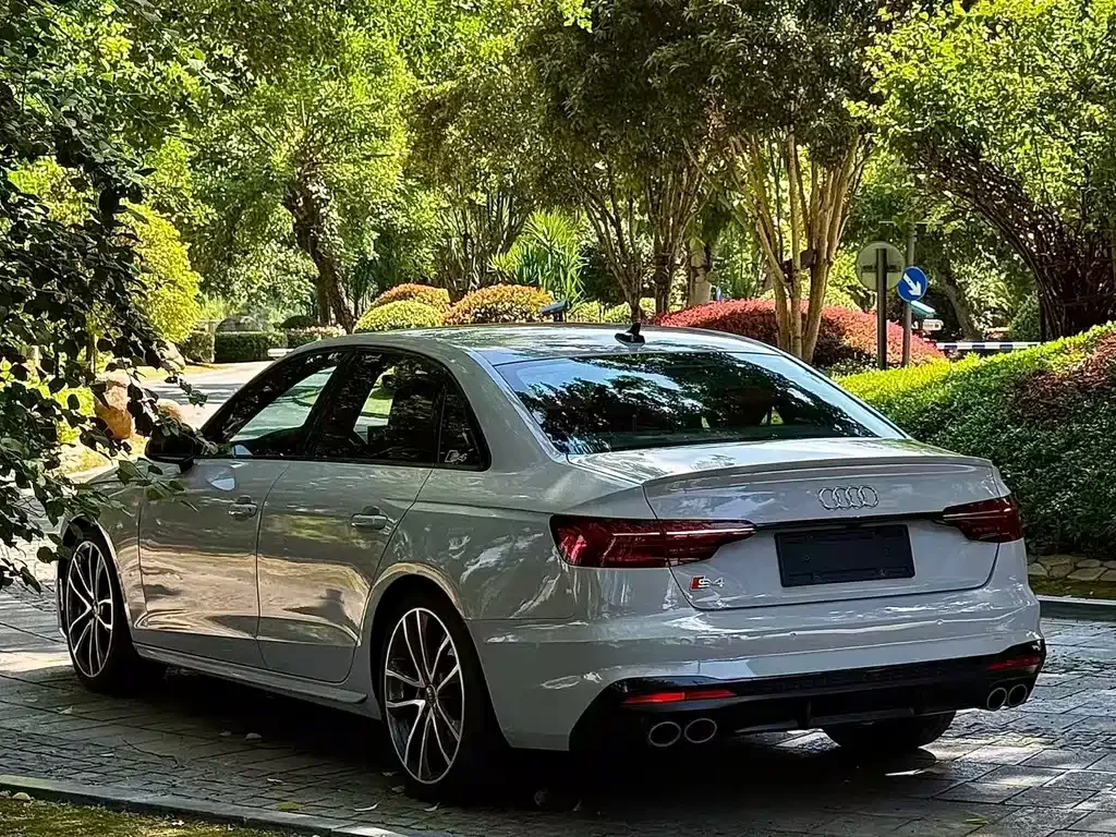 Audi S4 — фото 10