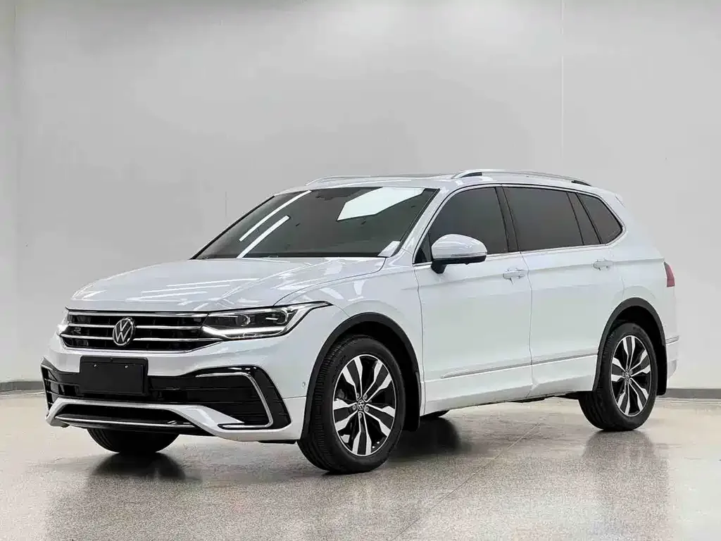 Volkswagen Tiguan L — фото 1