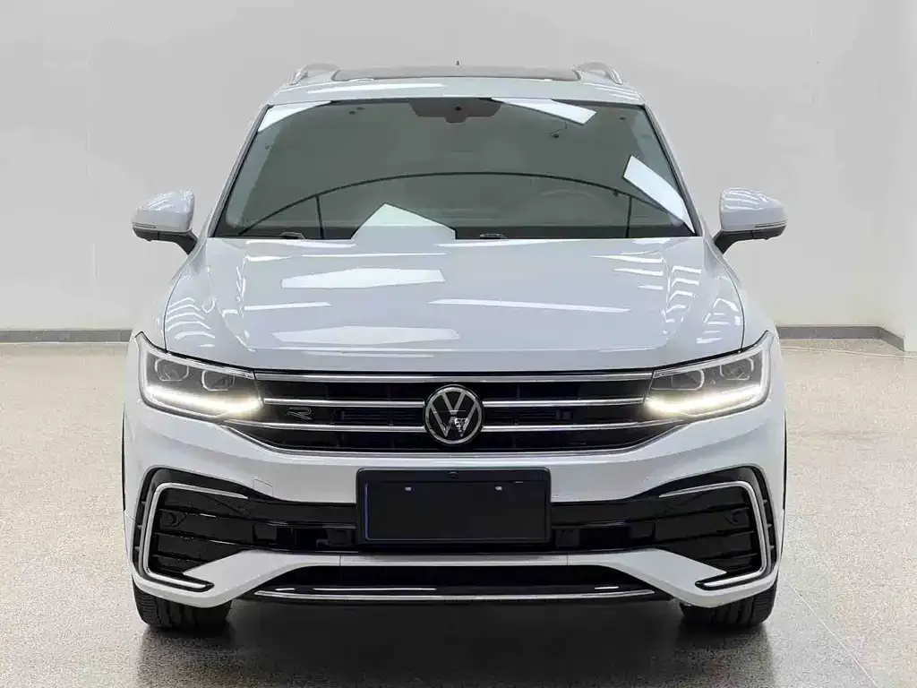 Volkswagen Tiguan L — фото 6