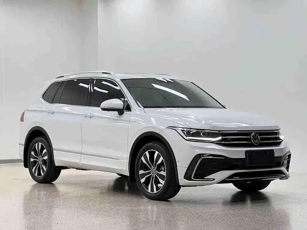 Volkswagen Tiguan L — фото 9