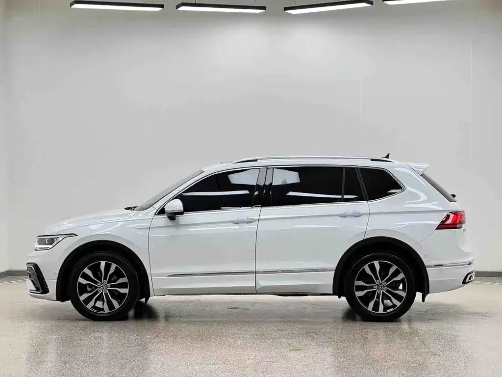 Volkswagen Tiguan L — фото 8