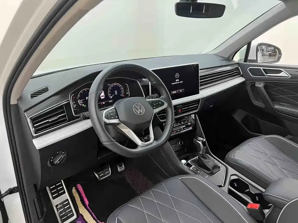 Volkswagen Tiguan L — фото 4