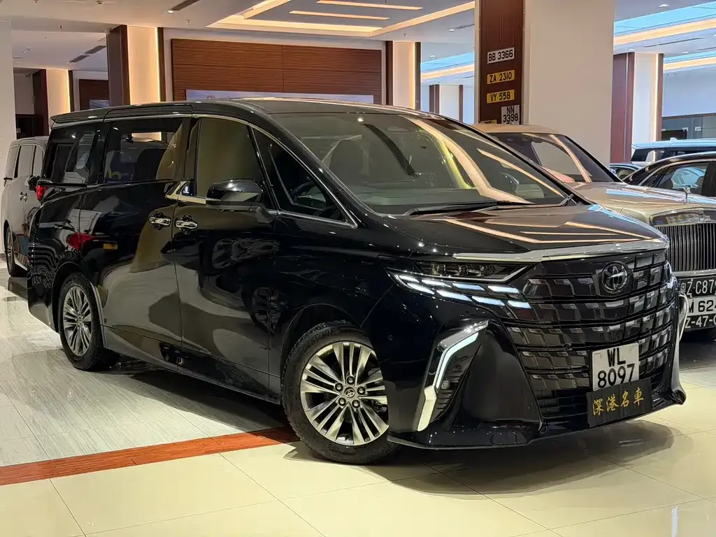 Toyota Alphard — фото 1