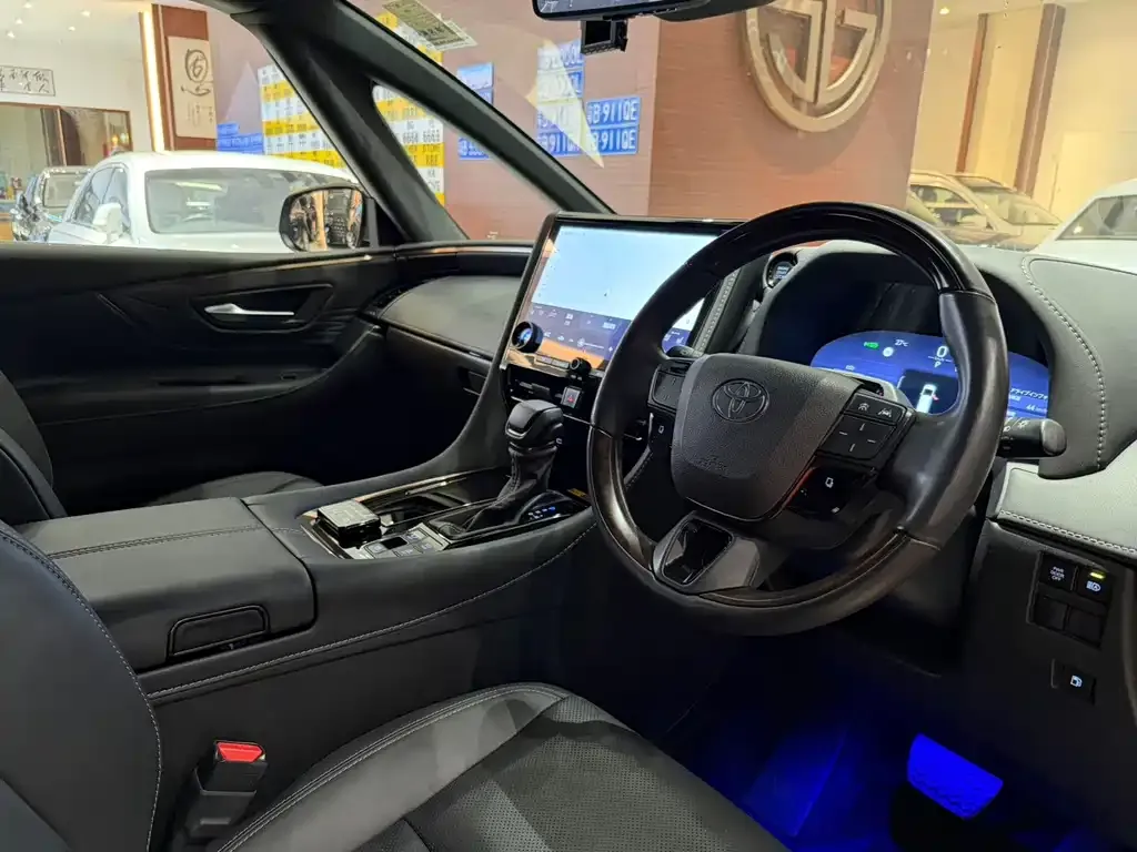 Toyota Alphard — фото 7