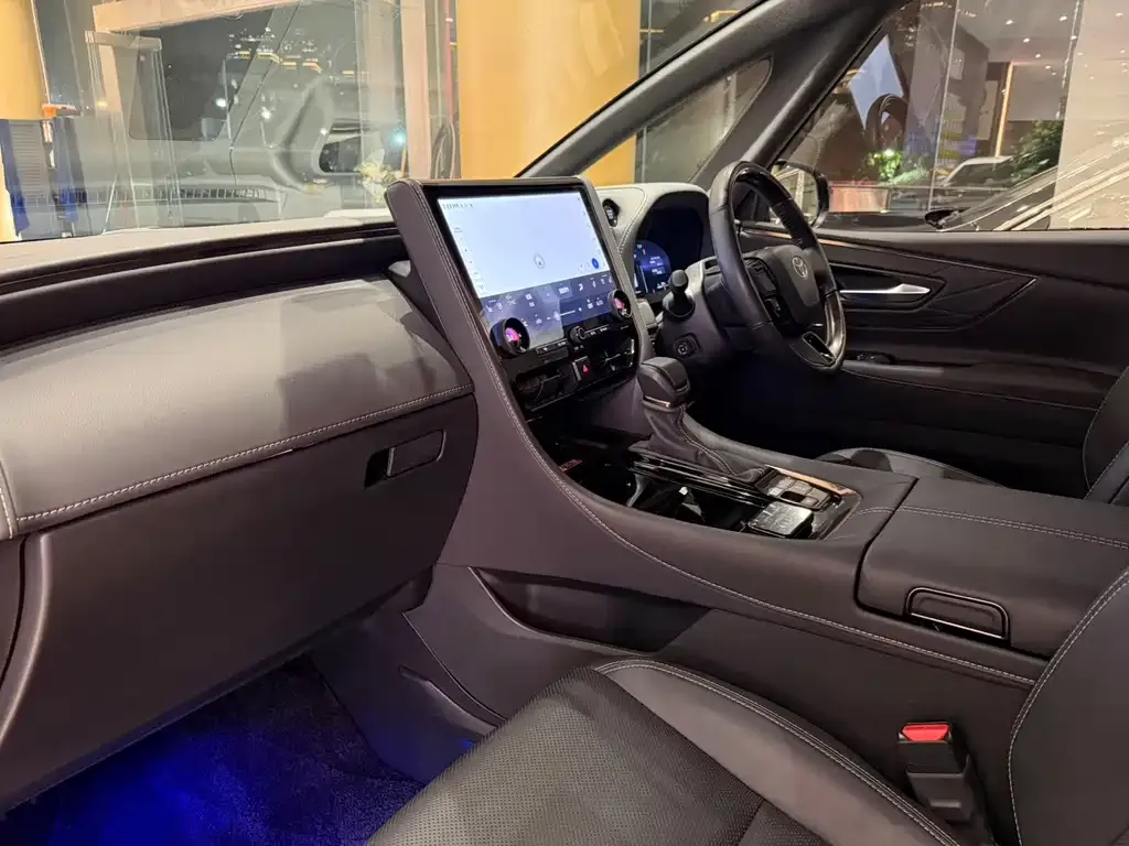 Toyota Alphard — фото 3