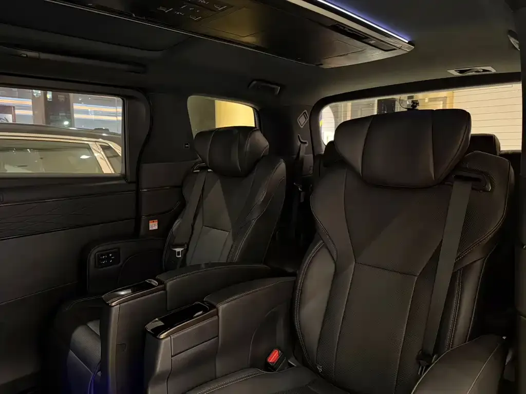 Toyota Alphard — фото 5