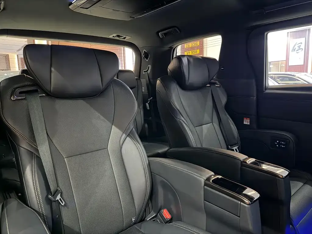 Toyota Alphard — фото 4