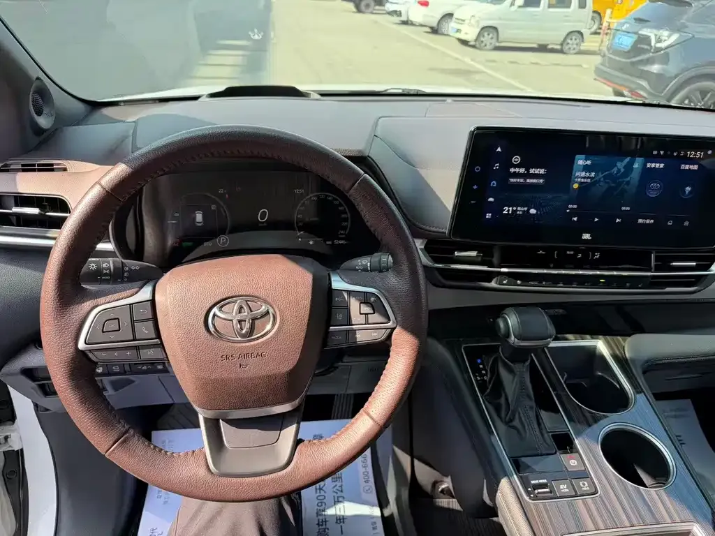 Toyota Granvia — фото 8