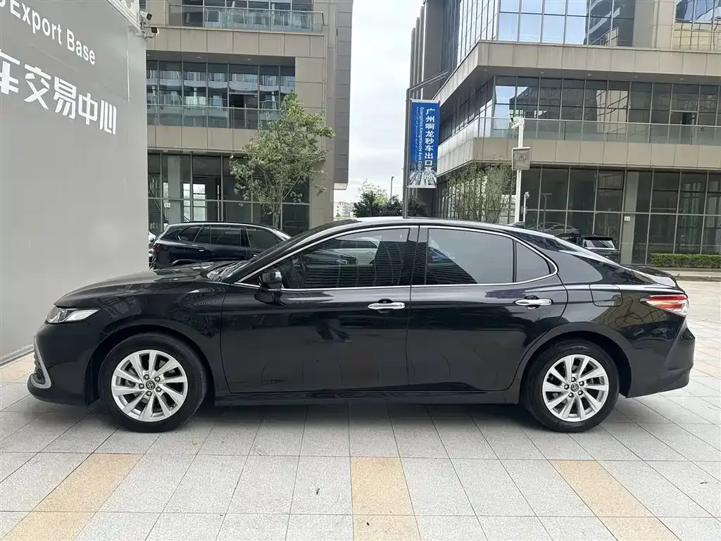 Toyota Camry — фото 6