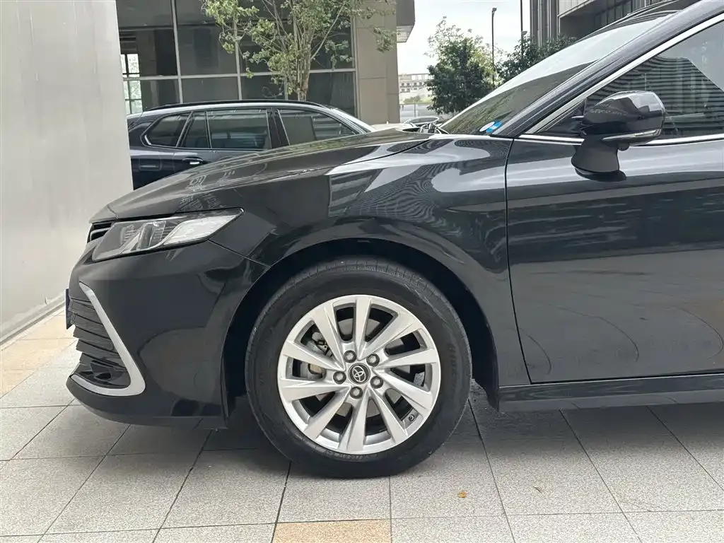 Toyota Camry — фото 3