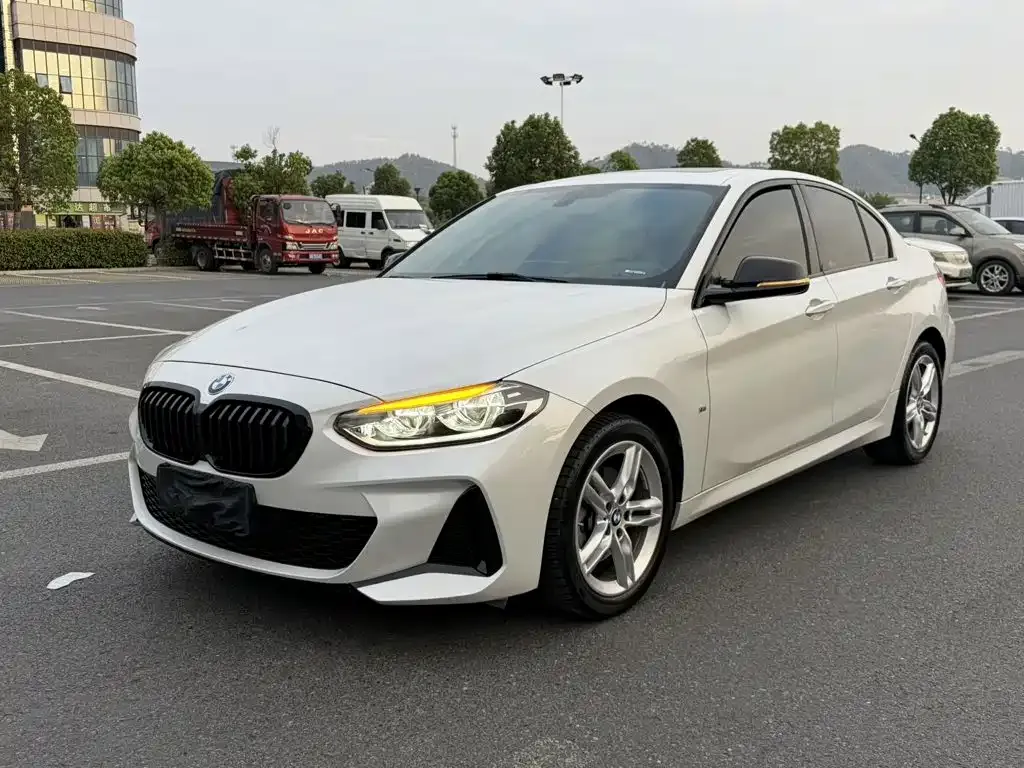 BMW 1 Series — фото 1
