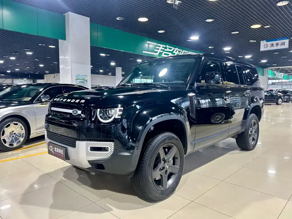 Land Rover Defender — фото 1