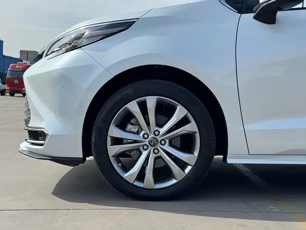 Toyota Sienna — фото 3