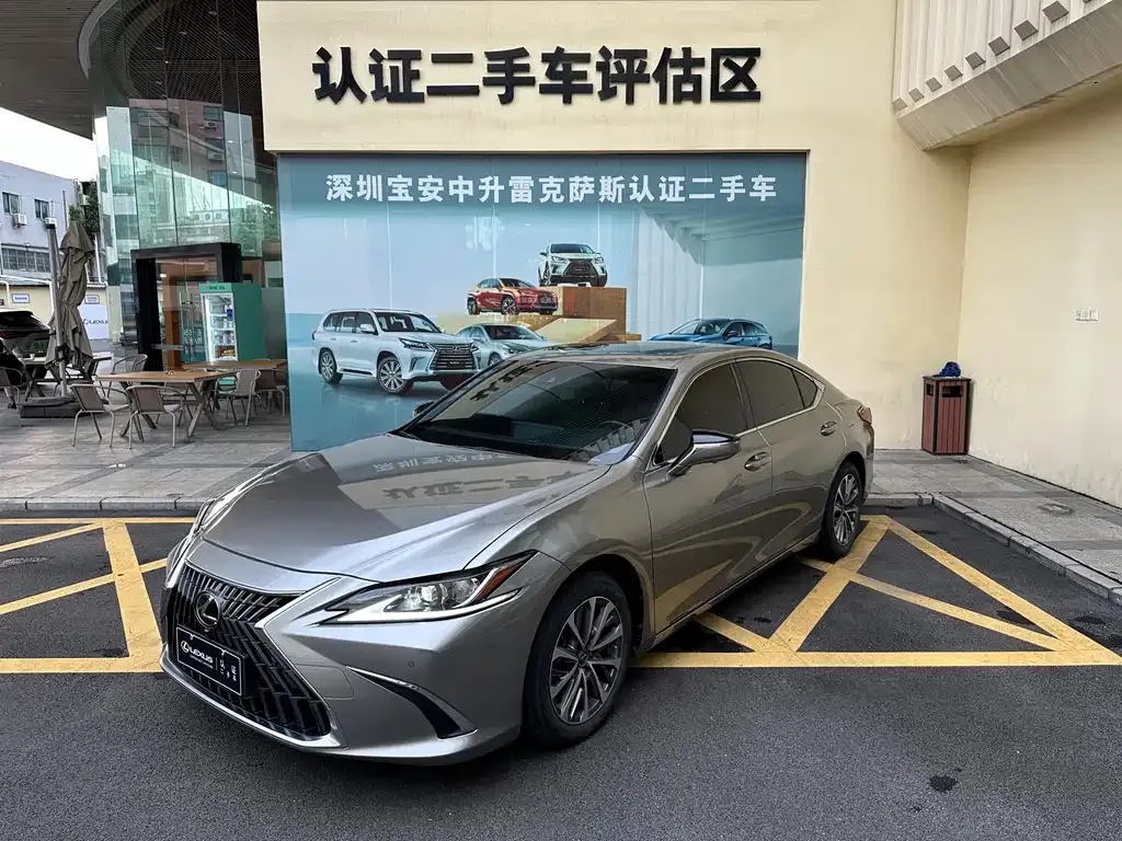 Lexus ES — фото 1
