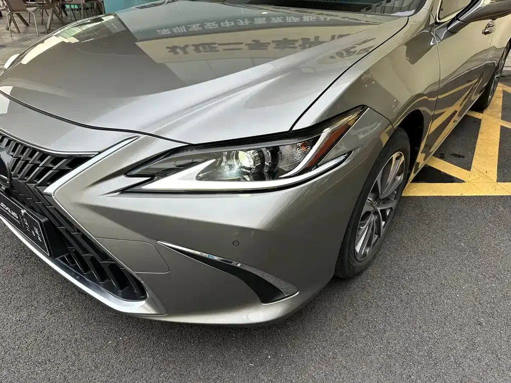 Lexus ES — фото 10
