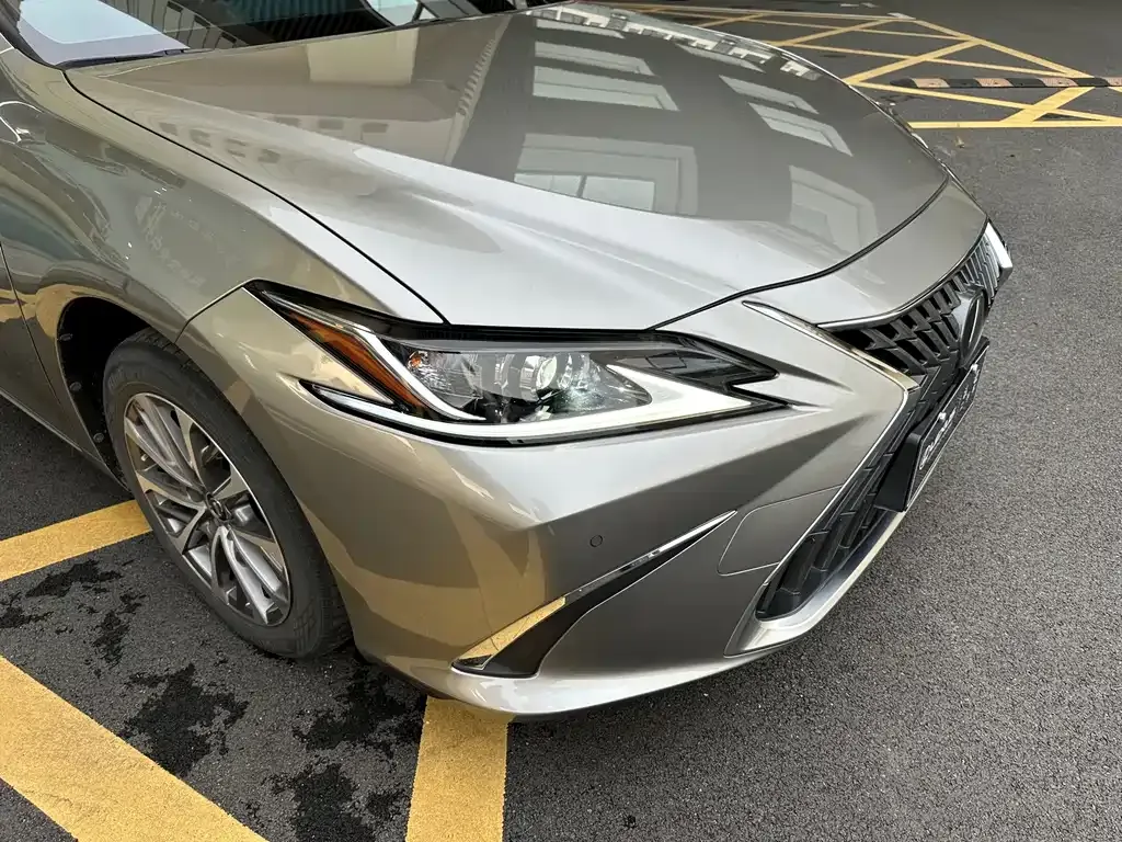 Lexus ES — фото 8
