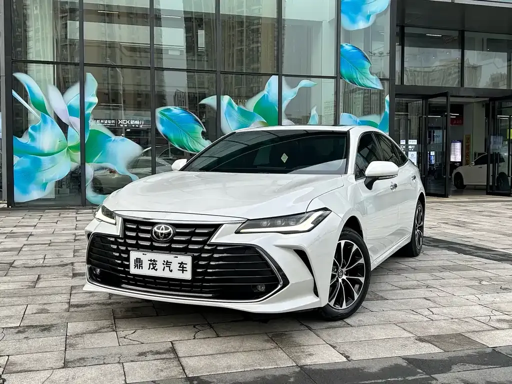 Toyota Avalon — фото 1