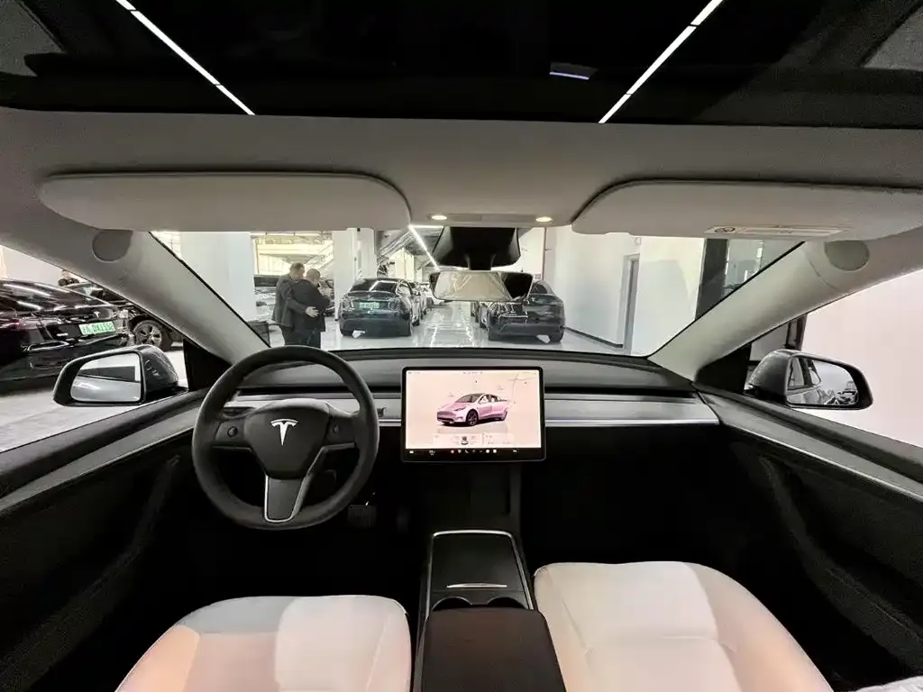 Tesla Model Y — фото 5