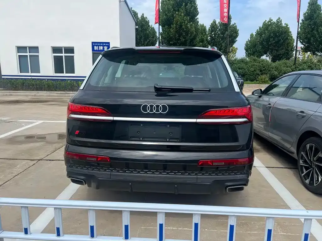 Audi Q7 — фото 9