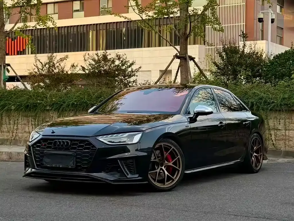 Audi S4 — фото 1