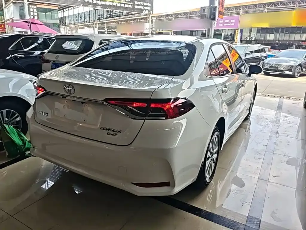 Toyota Corolla — фото 4
