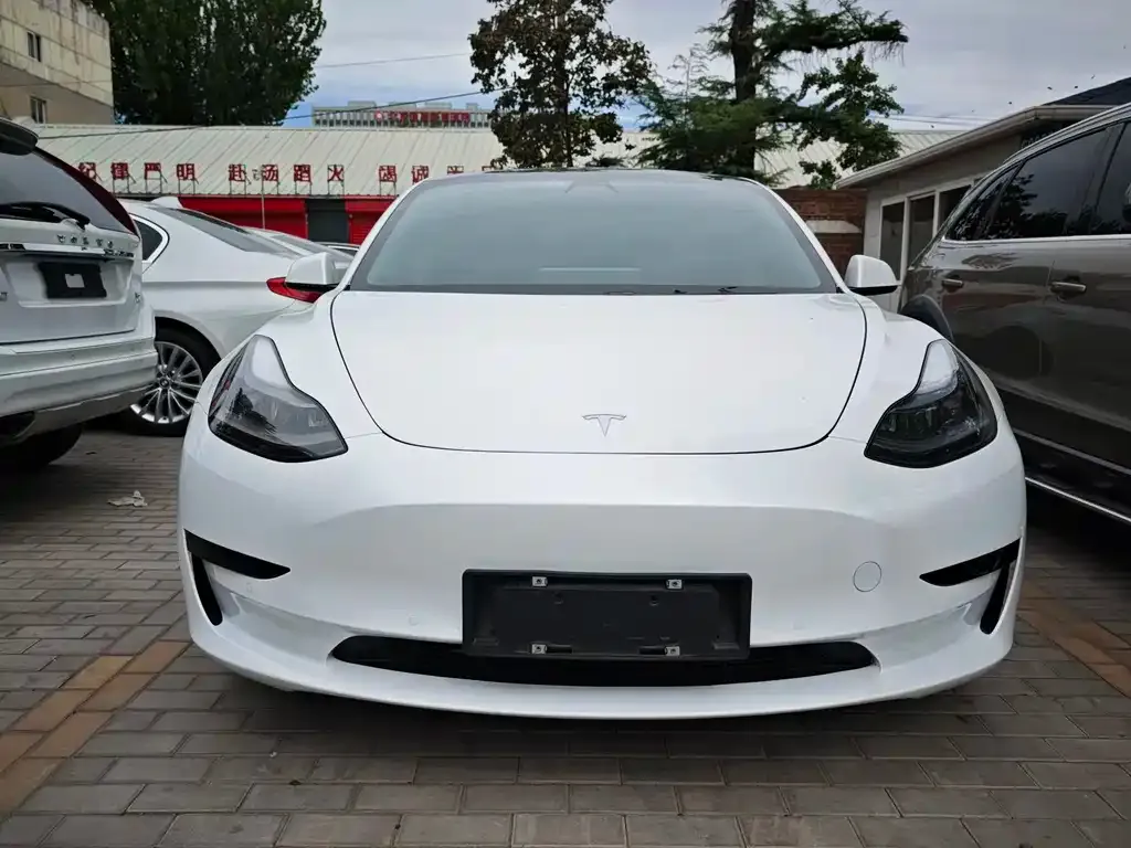 Tesla Model 3 — фото 10