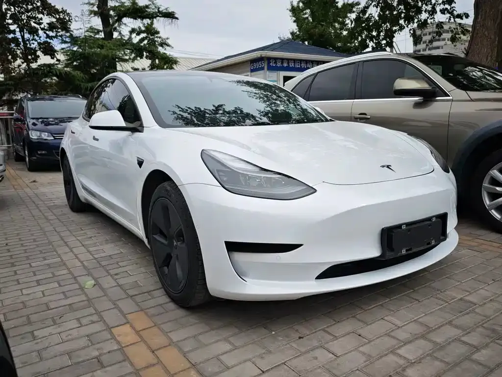 Tesla Model 3 — фото 2