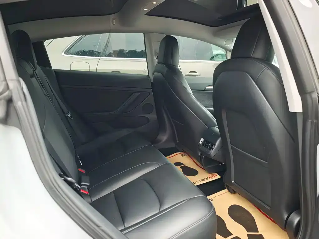 Tesla Model 3 — фото 3