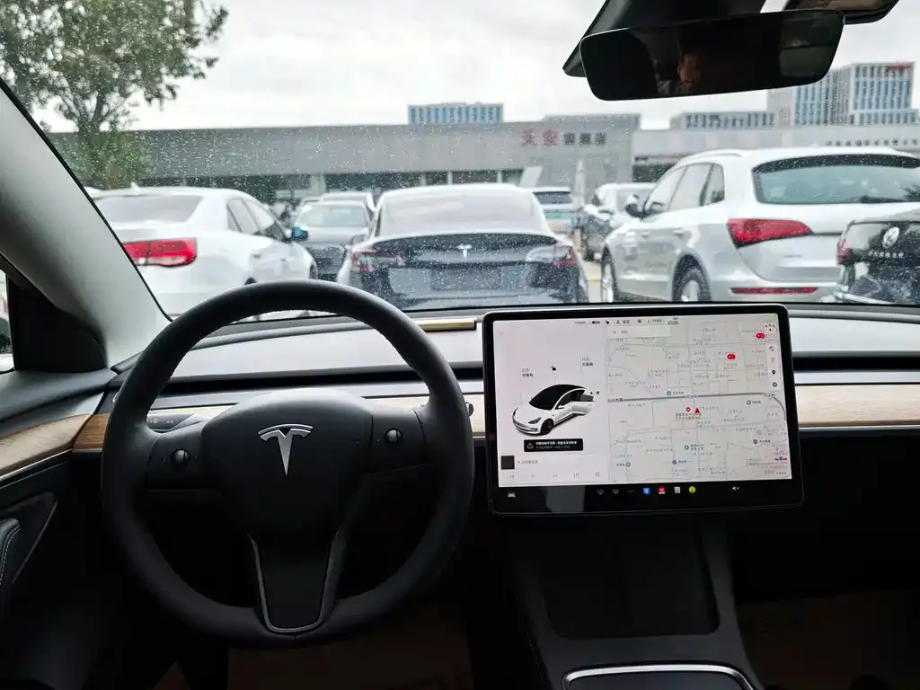 Tesla Model 3 — фото 9