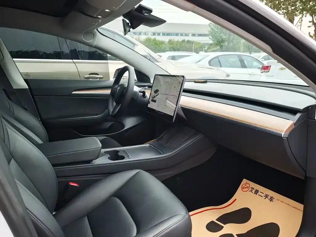 Tesla Model 3 — фото 5