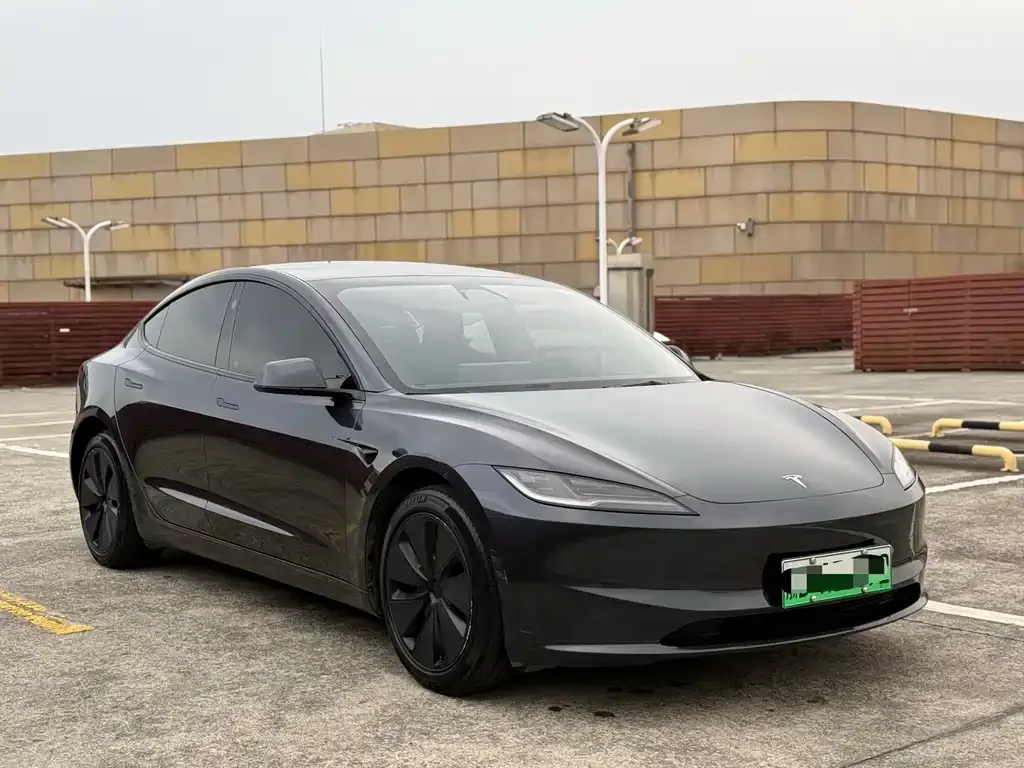 Tesla Model 3 — фото 9