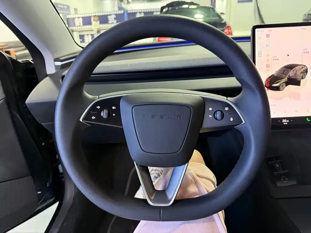 Tesla Model 3 — фото 10