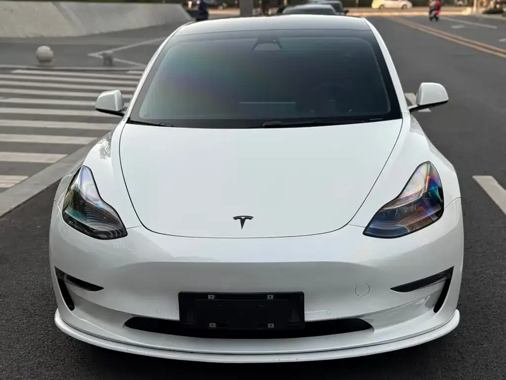 Tesla Model 3 — фото 4