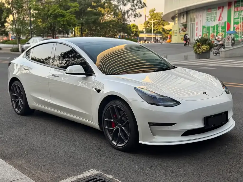 Tesla Model 3 — фото 7