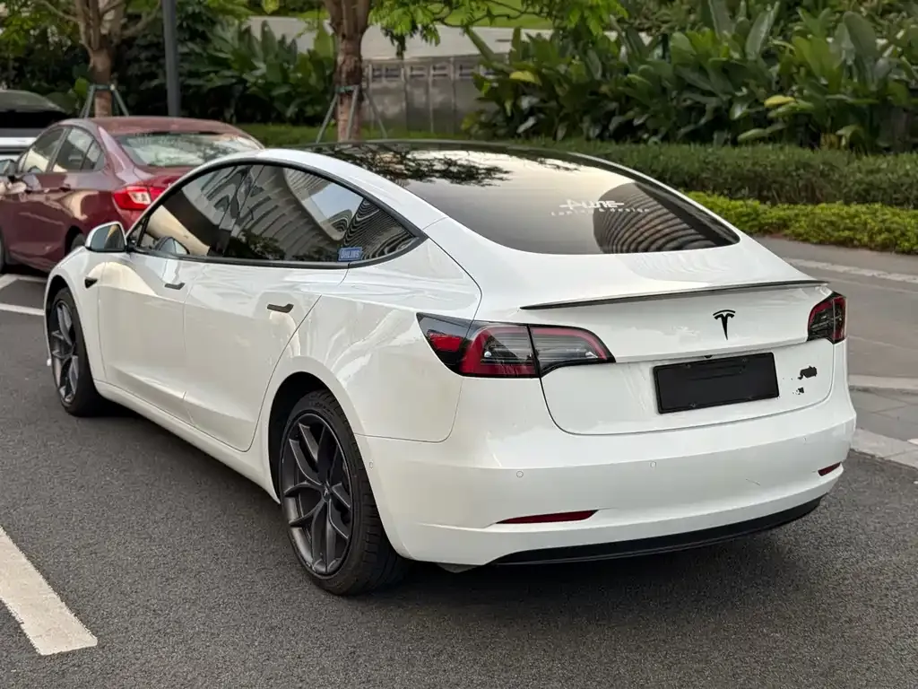 Tesla Model 3 — фото 6