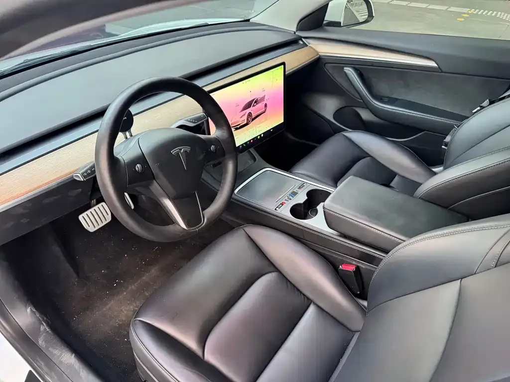 Tesla Model 3 — фото 9