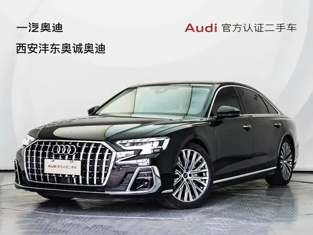 Audi A8 — фото 1
