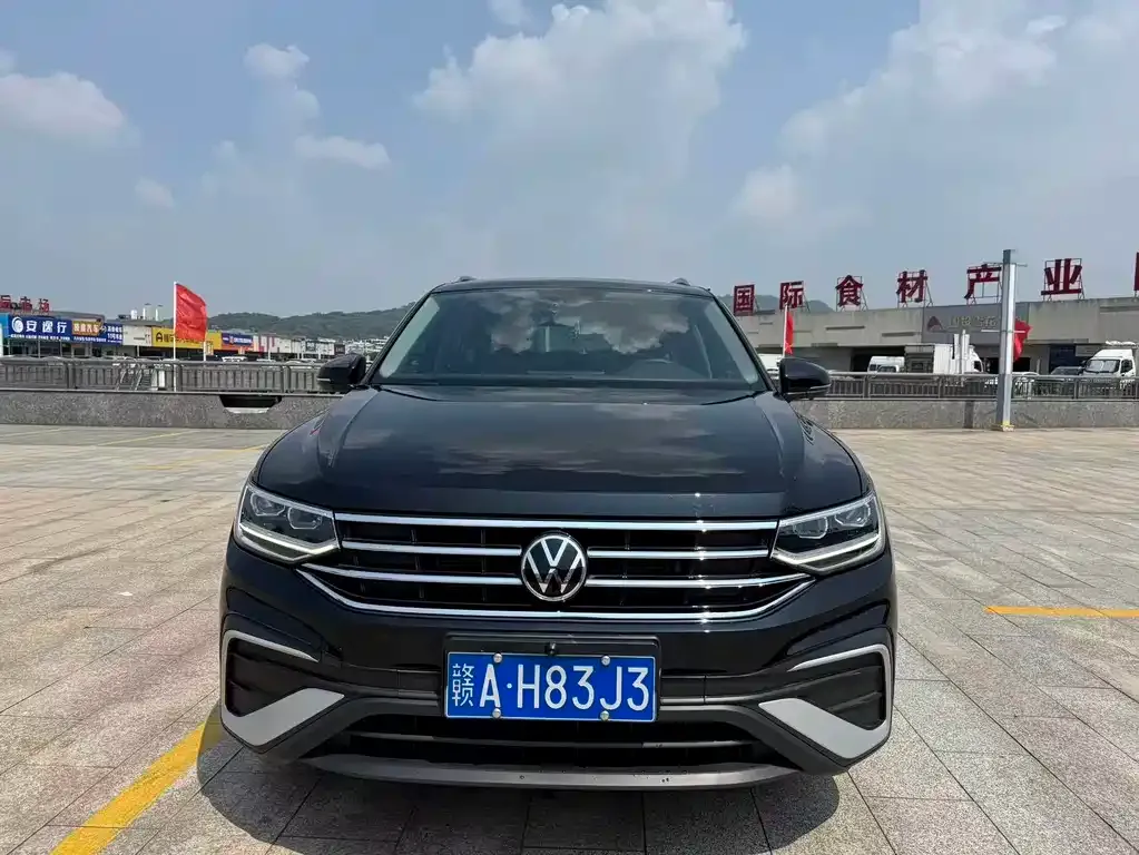 Volkswagen Tiguan L — фото 4