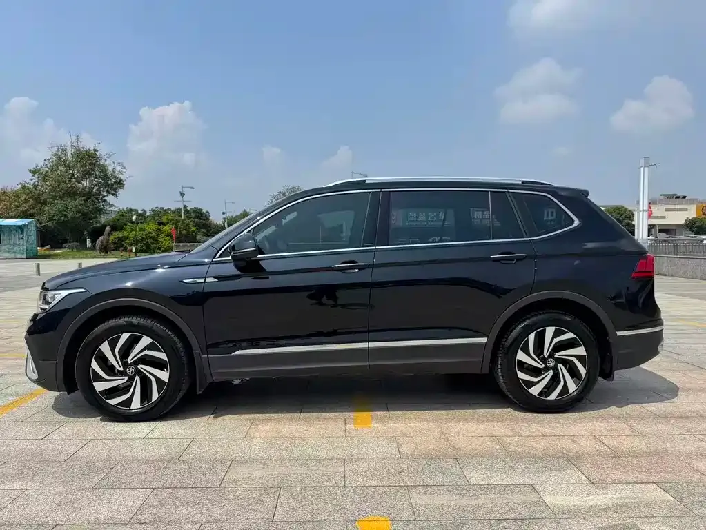 Volkswagen Tiguan L — фото 3