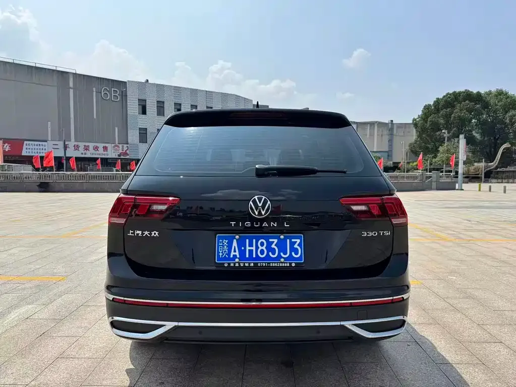 Volkswagen Tiguan L — фото 10