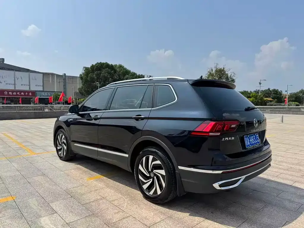 Volkswagen Tiguan L — фото 7