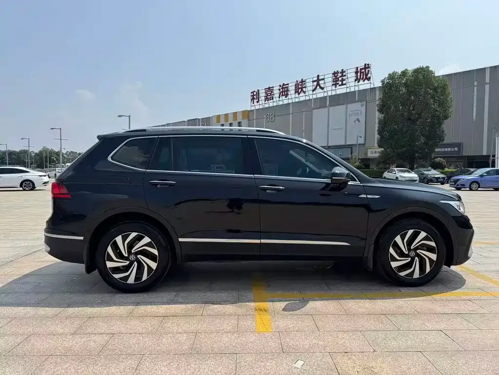 Volkswagen Tiguan L — фото 6