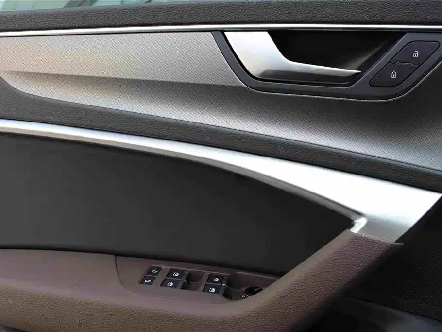 Audi A7L — фото 10