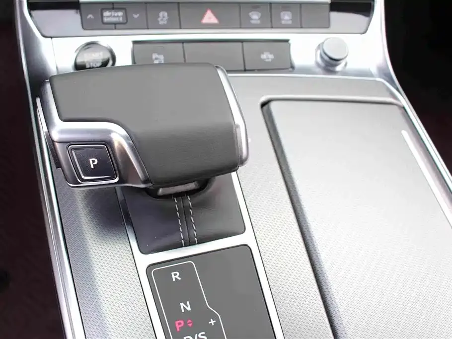 Audi A7L — фото 9