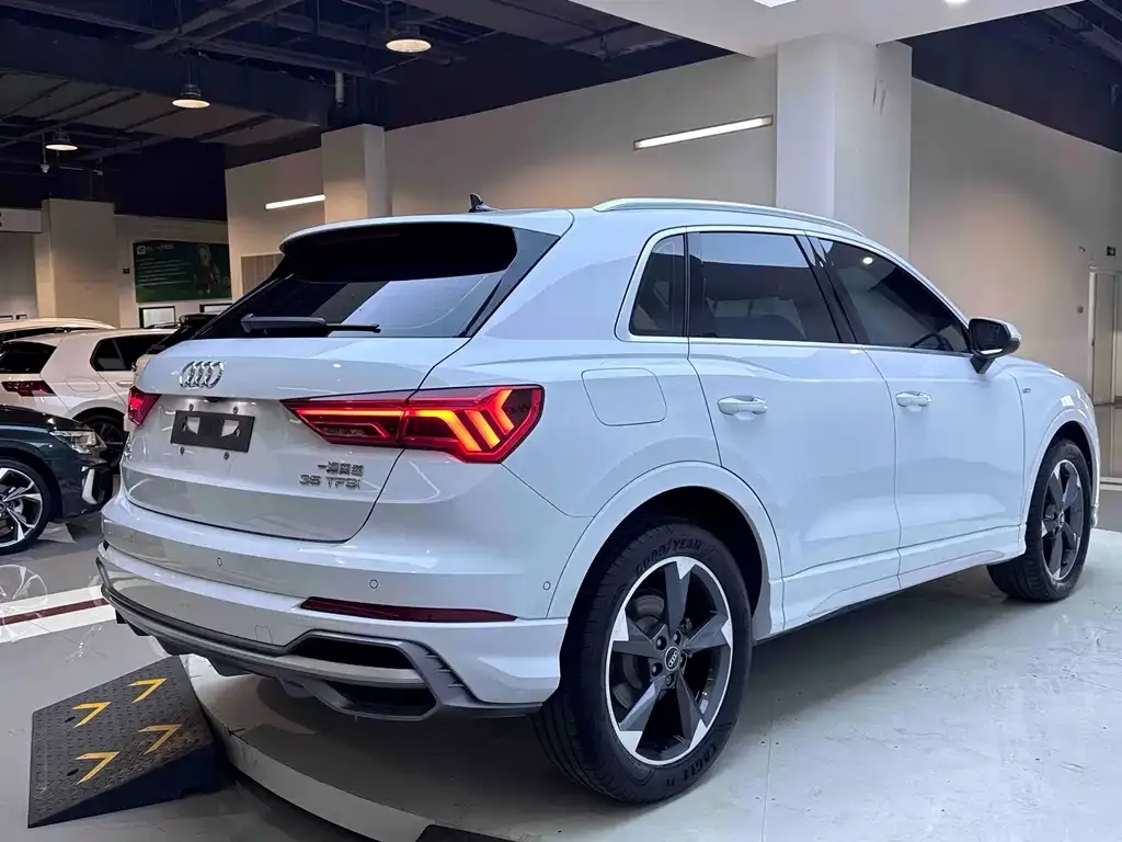 Audi Q3 — фото 6