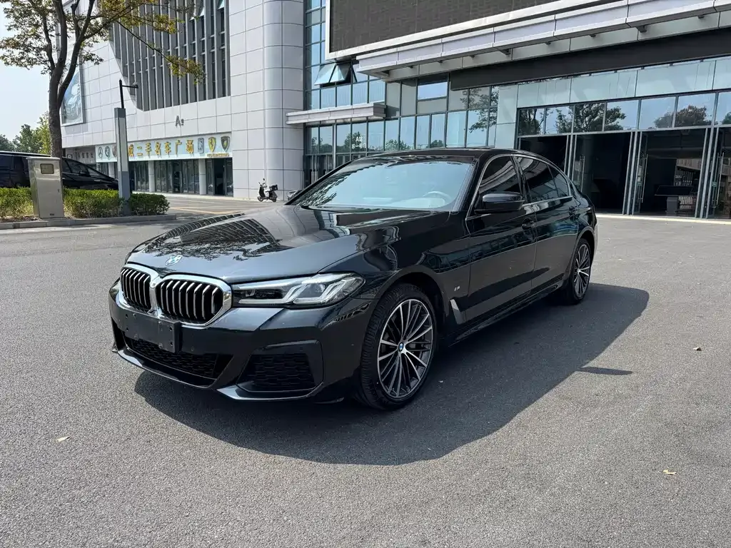 BMW 5 Series — фото 1