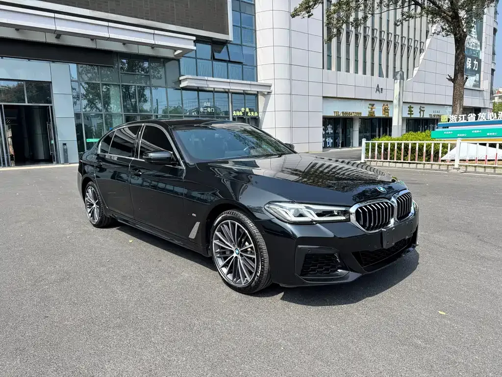 BMW 5 Series — фото 10