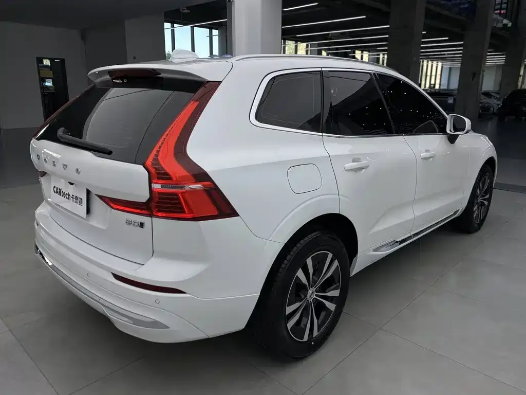 Volvo XC60 — фото 7