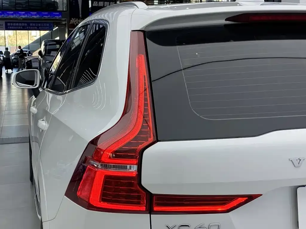 Volvo XC60 — фото 4