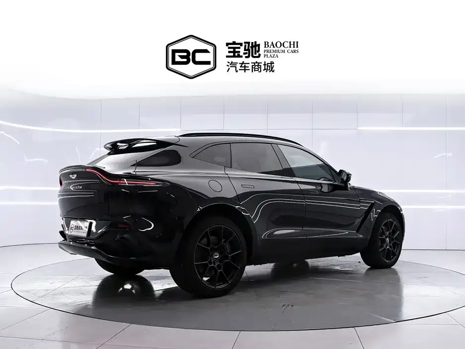 Aston Martin DBX — фото 10
